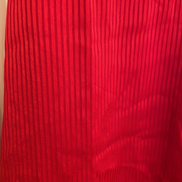 Red romper with open back. Bought from Lulu’s but never worn. Size Small - Picture 3 of 4